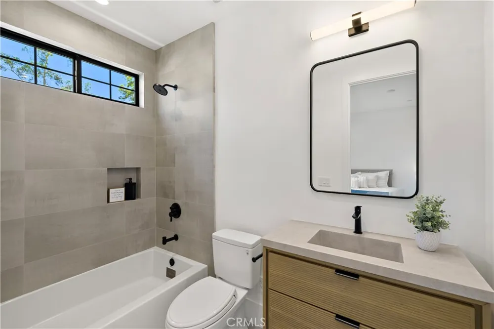 24142 AMURRO Mission Viejo, CA 92691