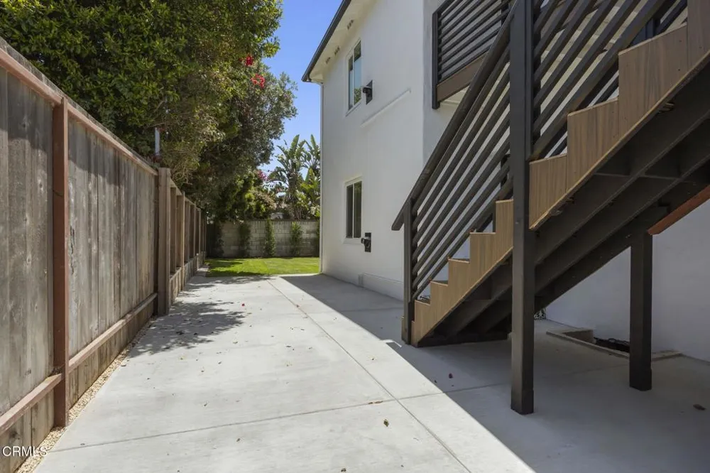 934 Sharon Lane Ventura, CA 93001