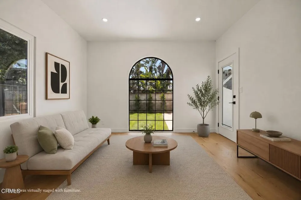 934 Sharon Lane Ventura, CA 93001