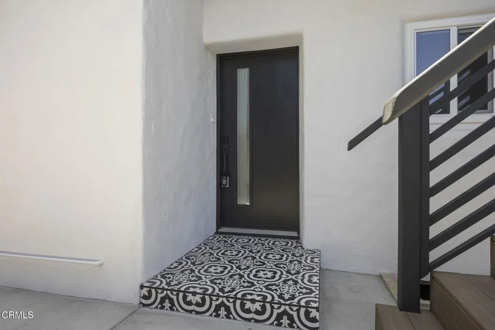 934 Sharon Lane Ventura, CA 93001