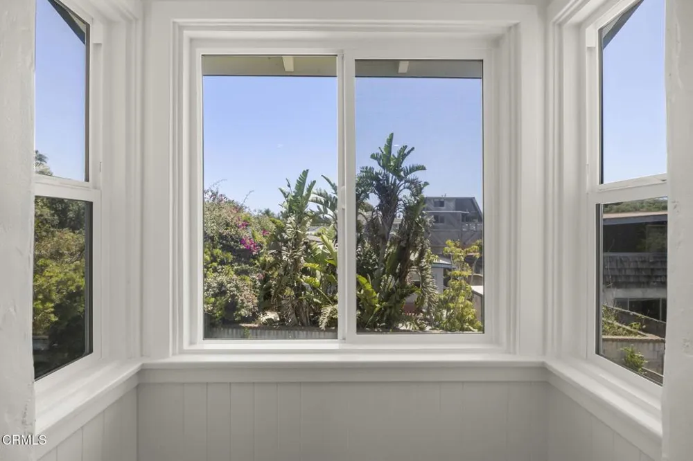 934 Sharon Lane Ventura, CA 93001