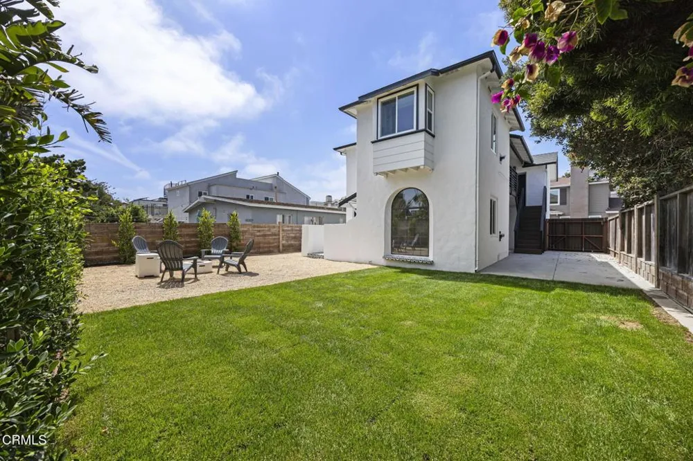 934 Sharon Lane Ventura, CA 93001
