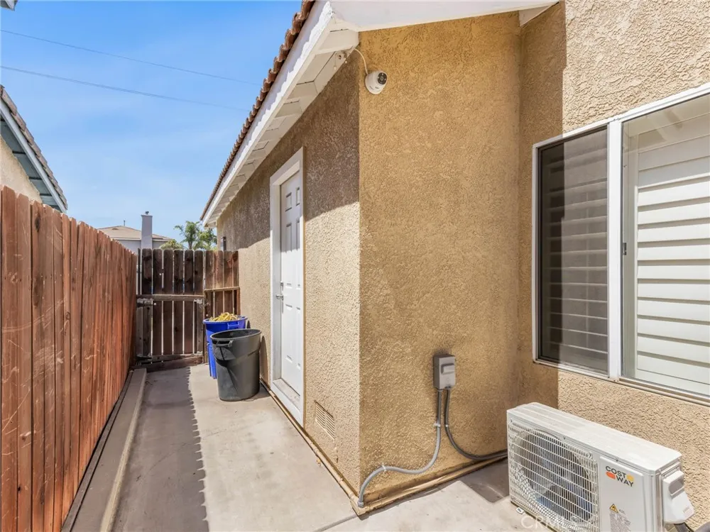 10285 Agate Avenue Mentone, CA 92359