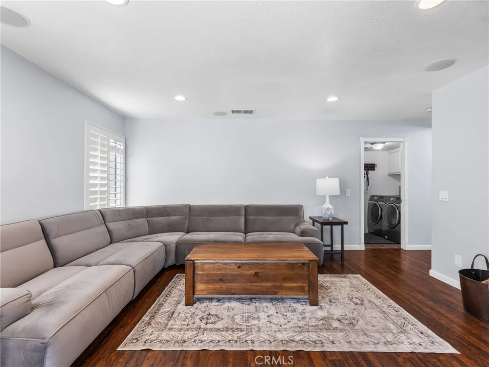 10285 Agate Avenue Mentone, CA 92359