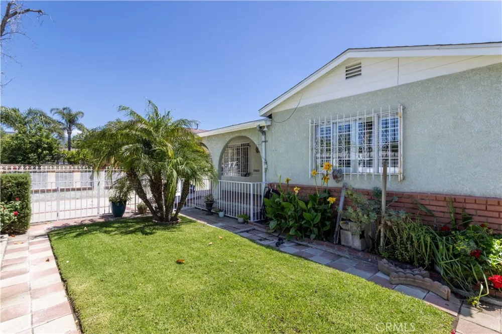 448 Fermoore San Fernando, CA 91340