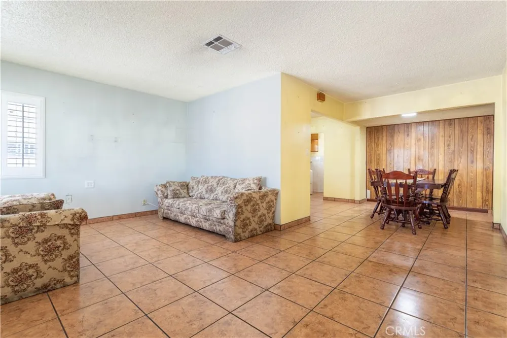 448 Fermoore San Fernando, CA 91340