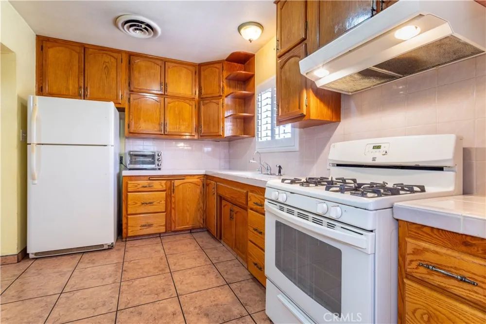448 Fermoore San Fernando, CA 91340