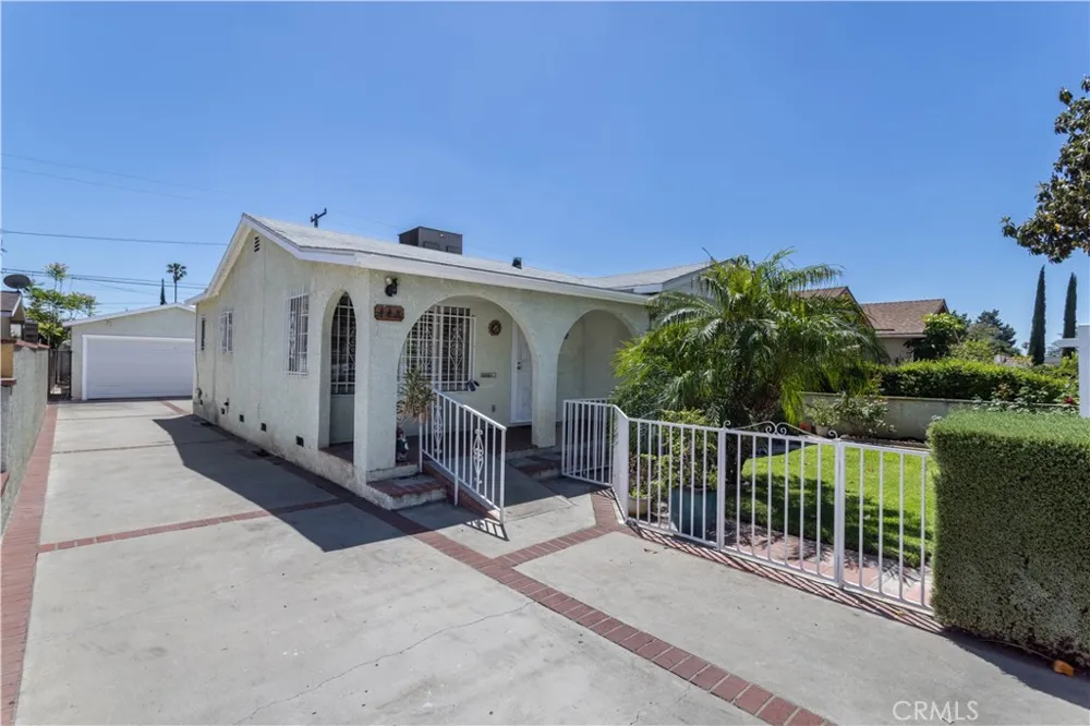 448 Fermoore San Fernando, CA 91340