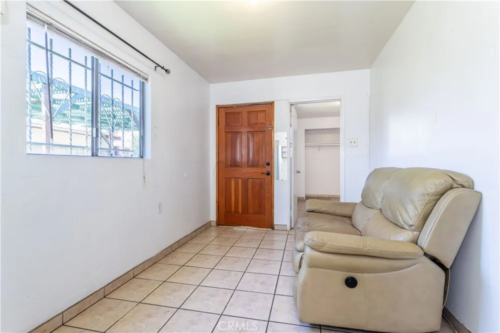 448 Fermoore San Fernando, CA 91340