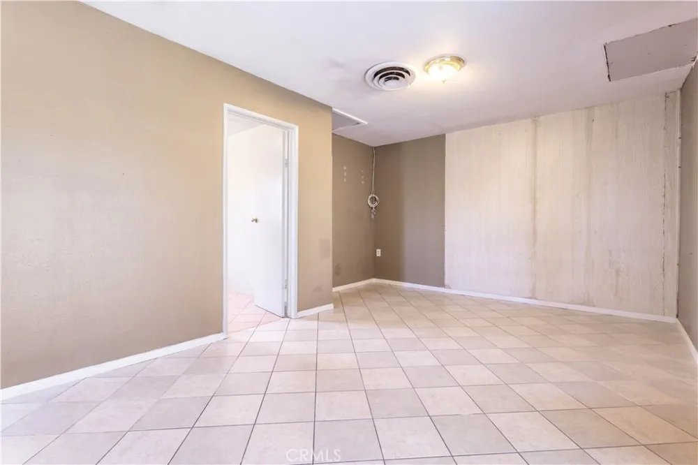 448 Fermoore San Fernando, CA 91340