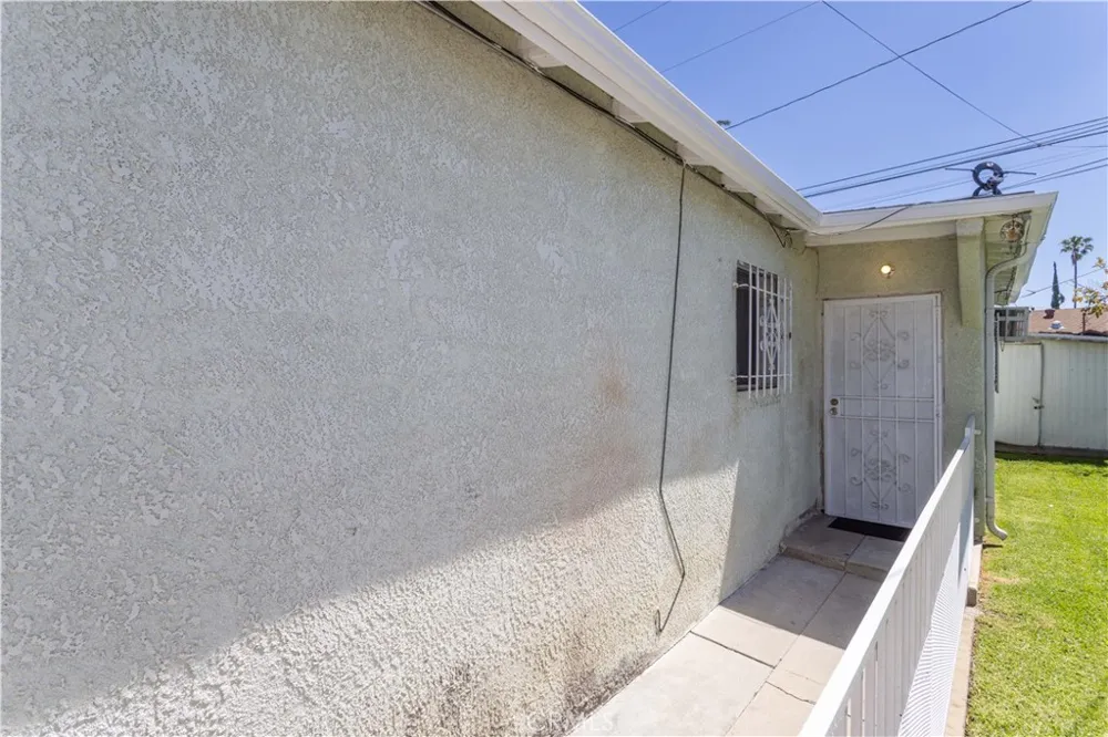 448 Fermoore San Fernando, CA 91340