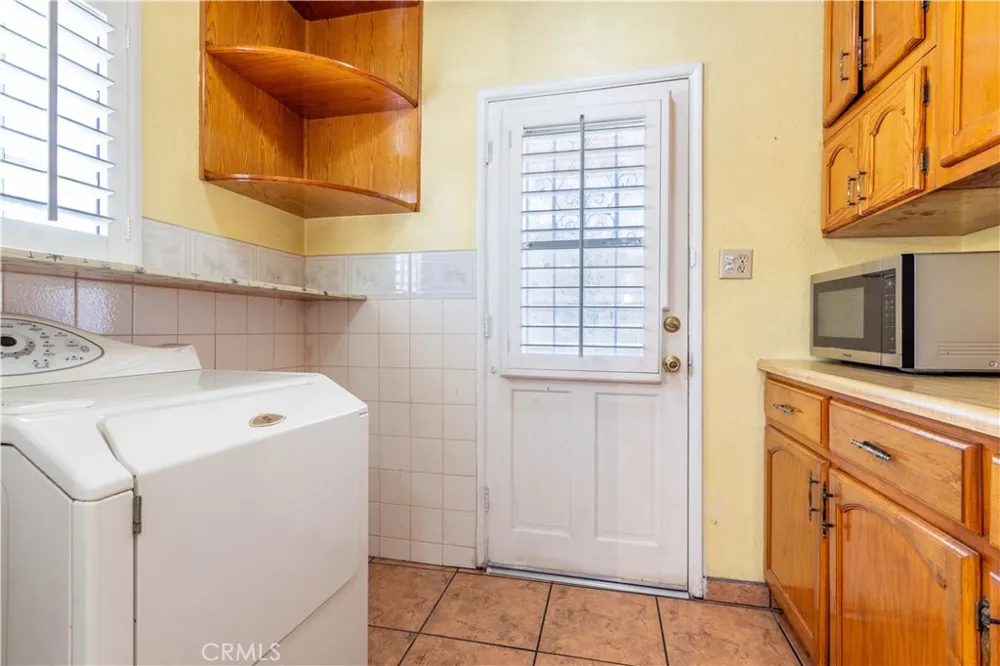 448 Fermoore San Fernando, CA 91340