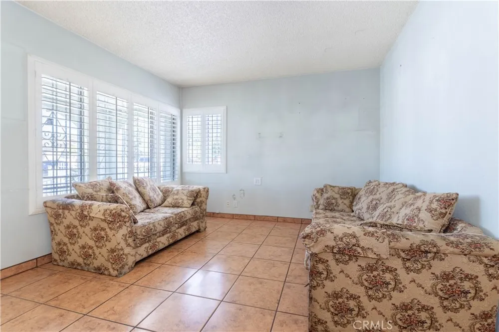 448 Fermoore San Fernando, CA 91340