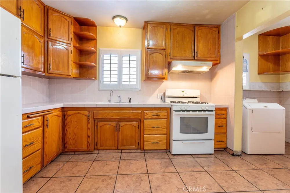 448 Fermoore San Fernando, CA 91340
