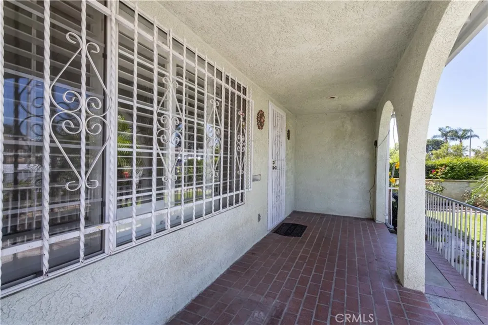448 Fermoore San Fernando, CA 91340