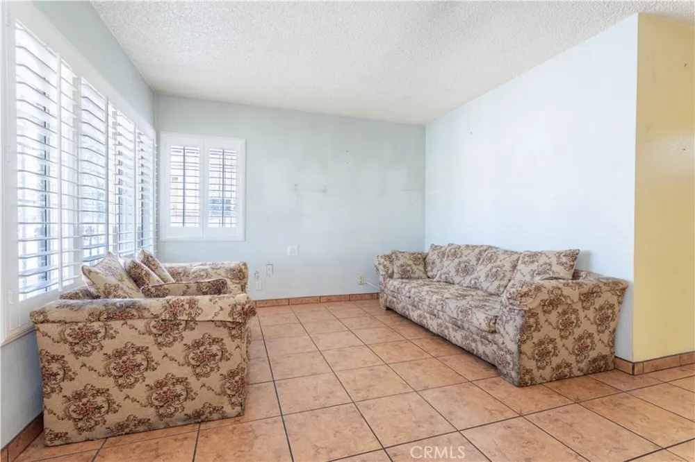 448 Fermoore San Fernando, CA 91340