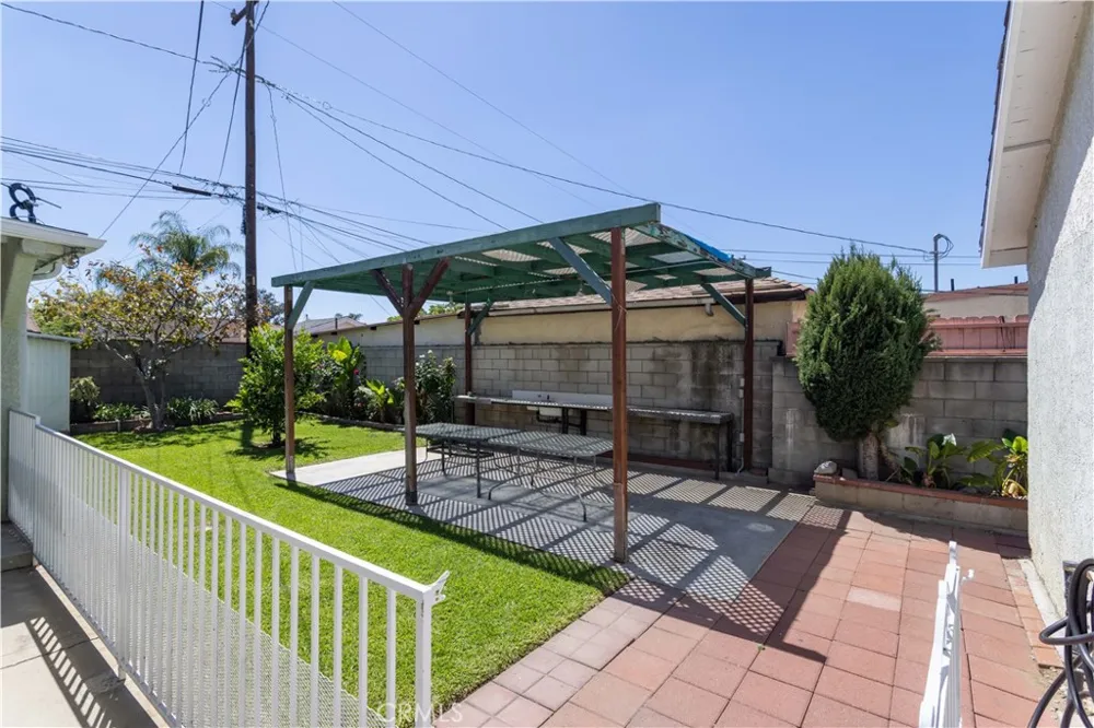 448 Fermoore San Fernando, CA 91340
