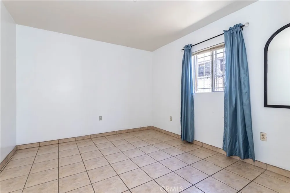 448 Fermoore San Fernando, CA 91340