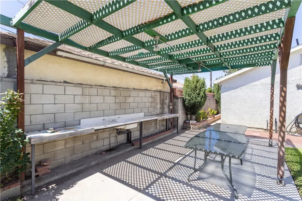 448 Fermoore San Fernando, CA 91340
