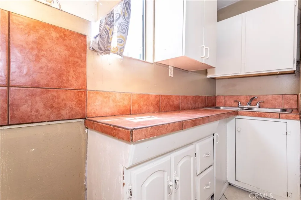 448 Fermoore San Fernando, CA 91340