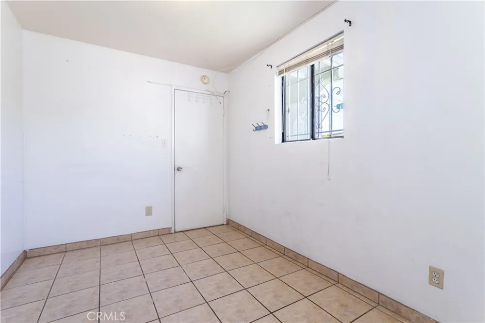 448 Fermoore San Fernando, CA 91340