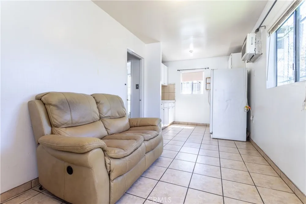448 Fermoore San Fernando, CA 91340
