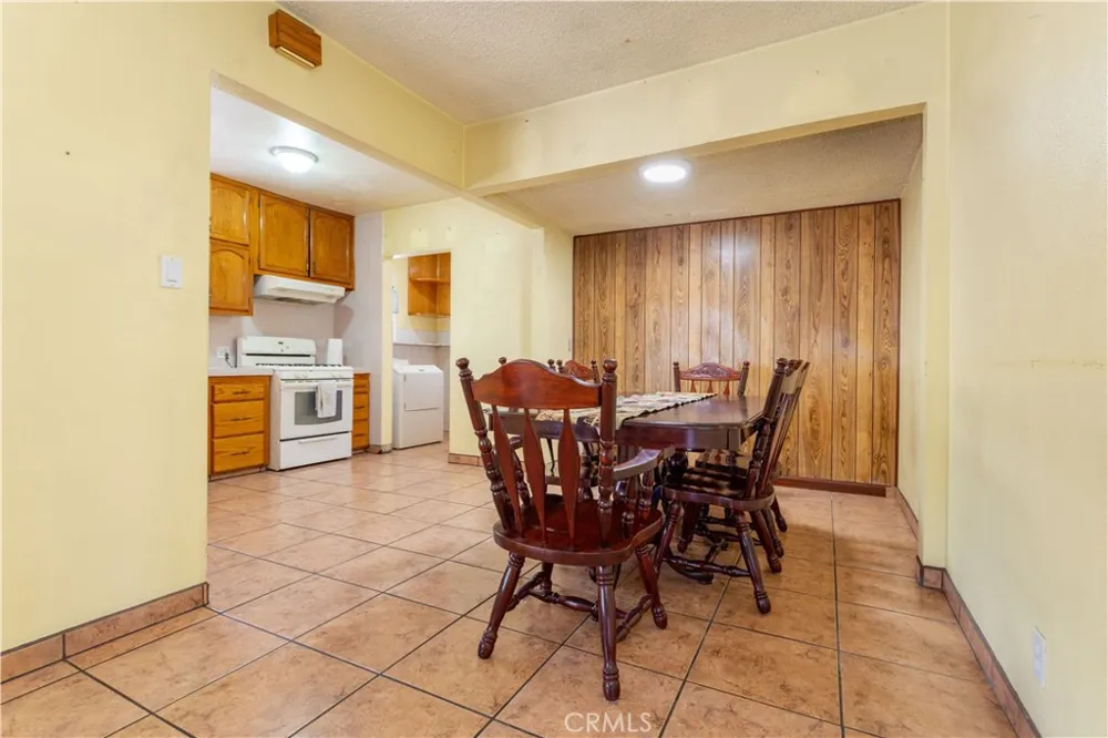 448 Fermoore San Fernando, CA 91340