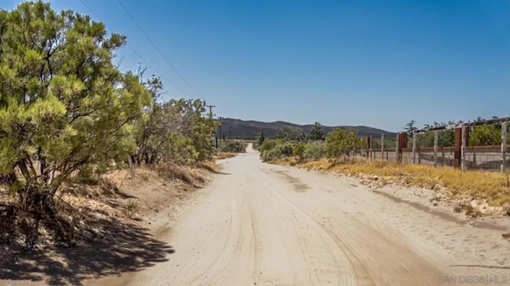59445 Grandon Anza, CA 92539