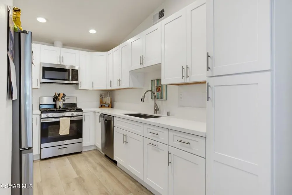 29105 E Thousand Oaks Boulevard #E Agoura Hills, CA 91301