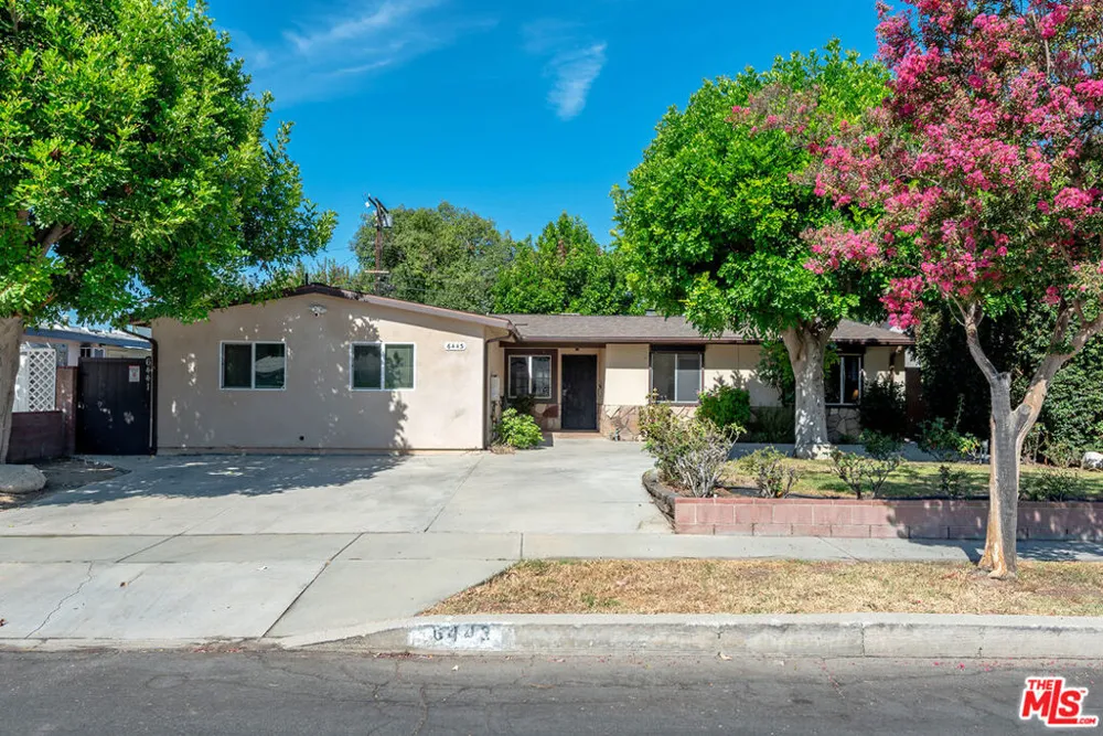 6443 Graves Avenue Lake Balboa, CA 91406