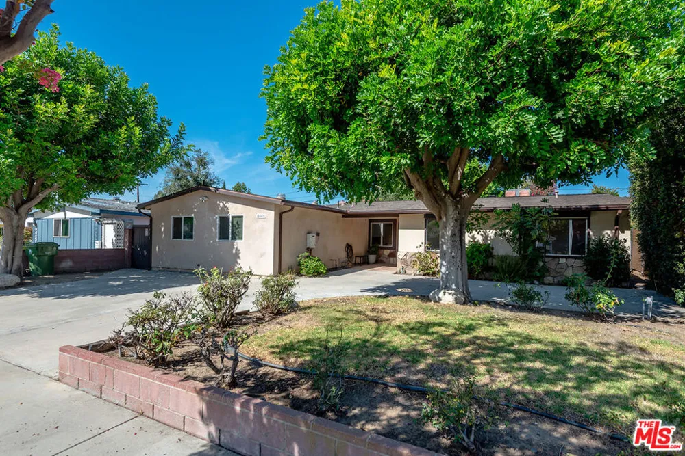 6443 Graves Avenue Lake Balboa, CA 91406