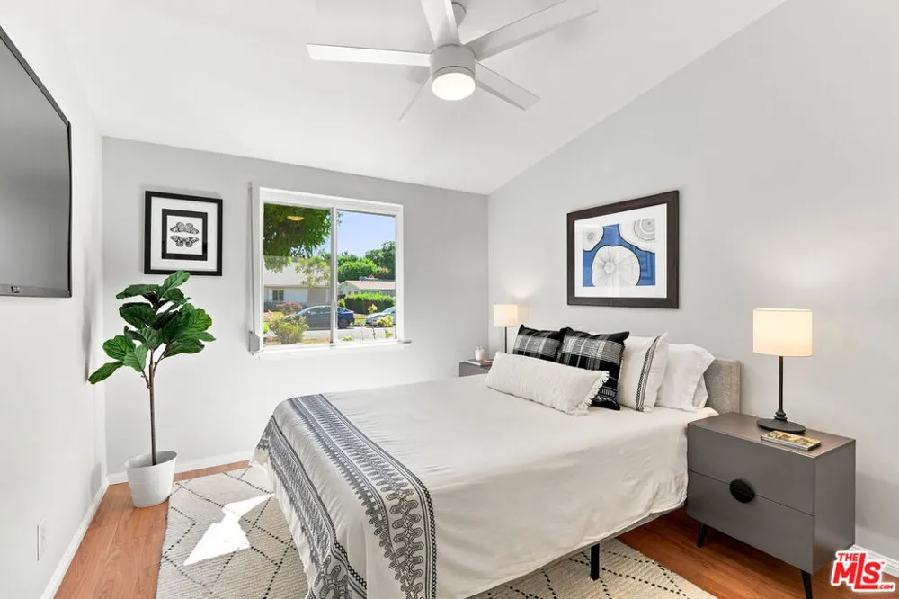 6443 Graves Avenue Lake Balboa, CA 91406