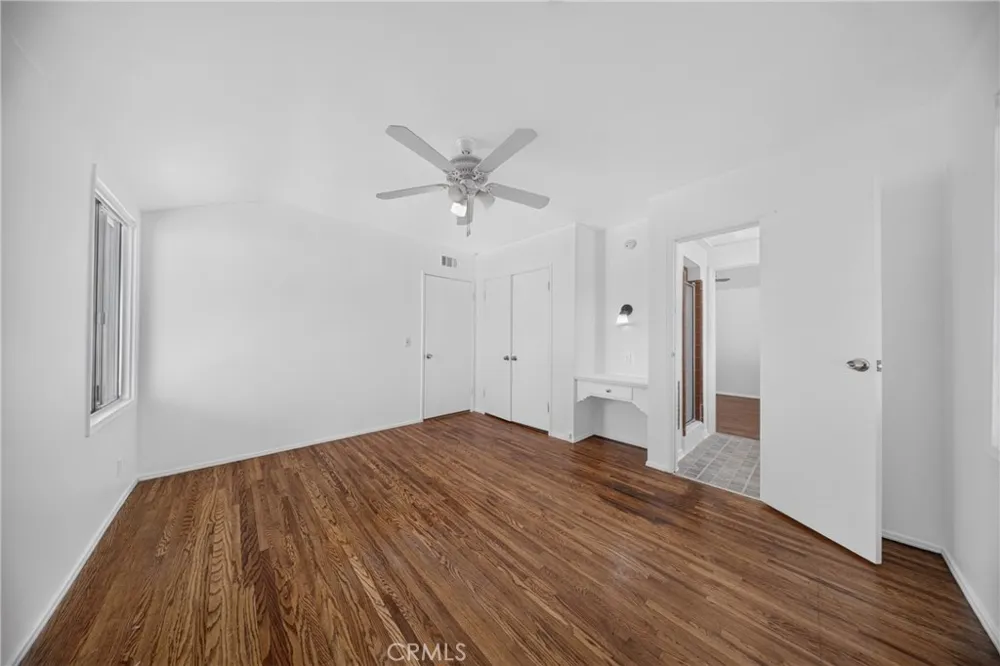 9826 Columbus North Hills, CA 91343
