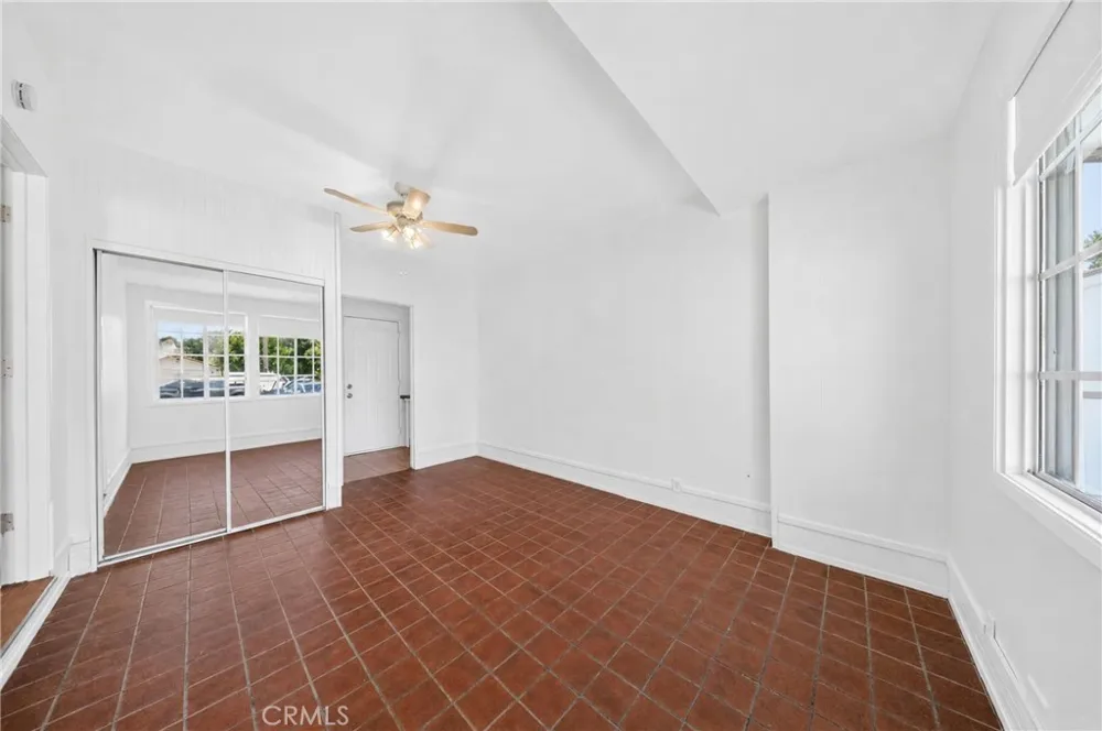 9826 Columbus North Hills, CA 91343