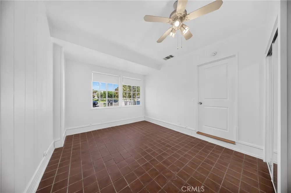 9826 Columbus North Hills, CA 91343