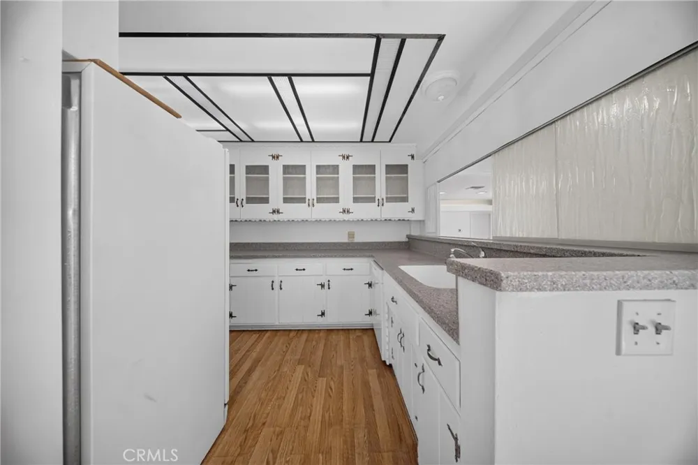 9826 Columbus North Hills, CA 91343