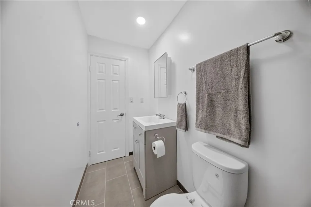 9826 Columbus North Hills, CA 91343