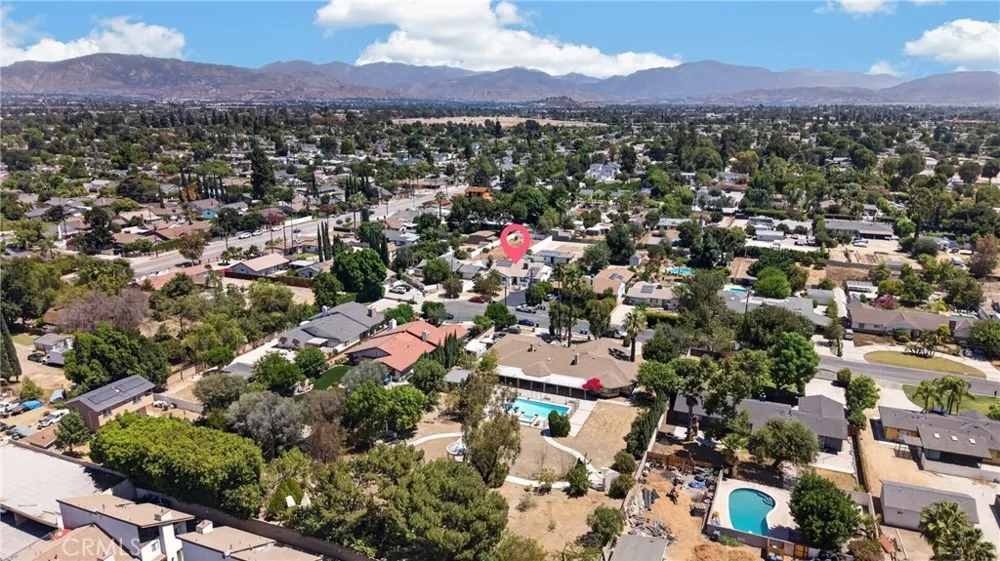 9826 Columbus North Hills, CA 91343