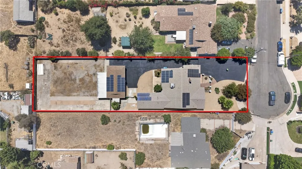 9826 Columbus North Hills, CA 91343
