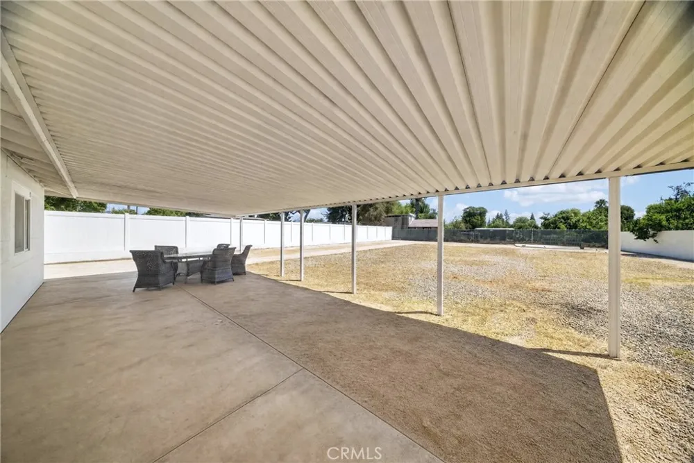 9826 Columbus North Hills, CA 91343