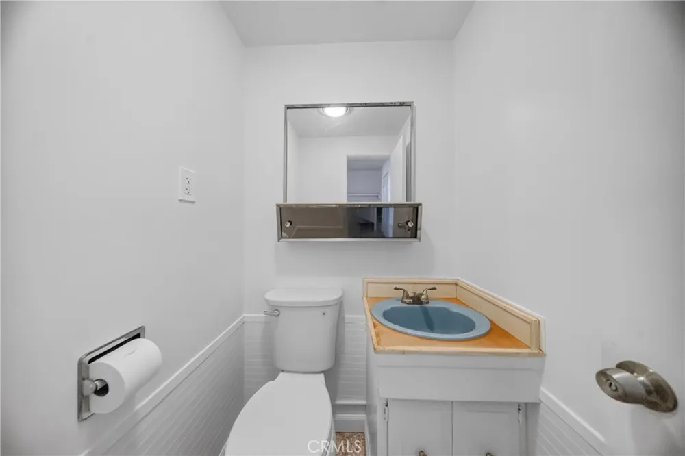 9826 Columbus North Hills, CA 91343