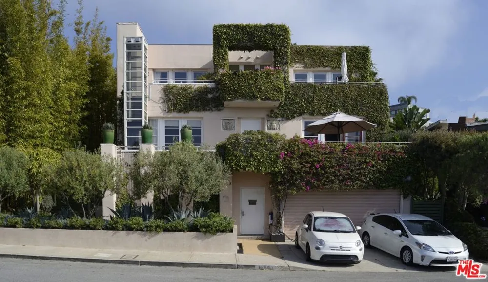 16645 Akron Street Pacific Palisades, CA 90272