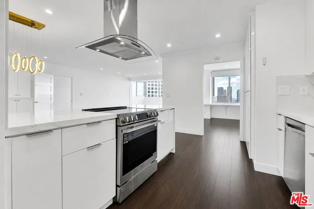 865 Comstock Avenue #16C Los Angeles, CA 90024