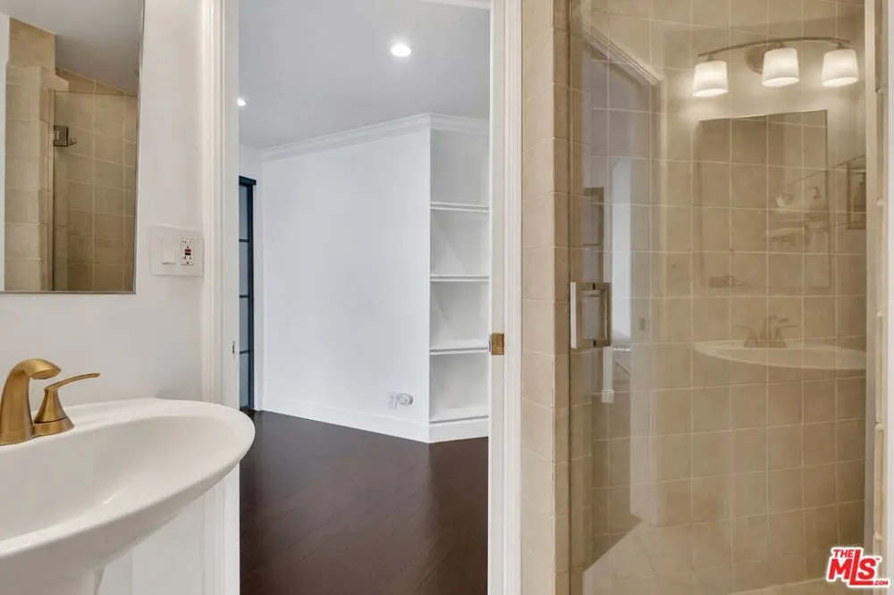 865 Comstock Avenue #16C Los Angeles, CA 90024