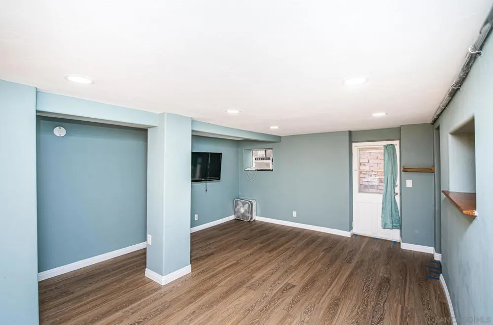2559 Tuberose St San Diego, CA 92105