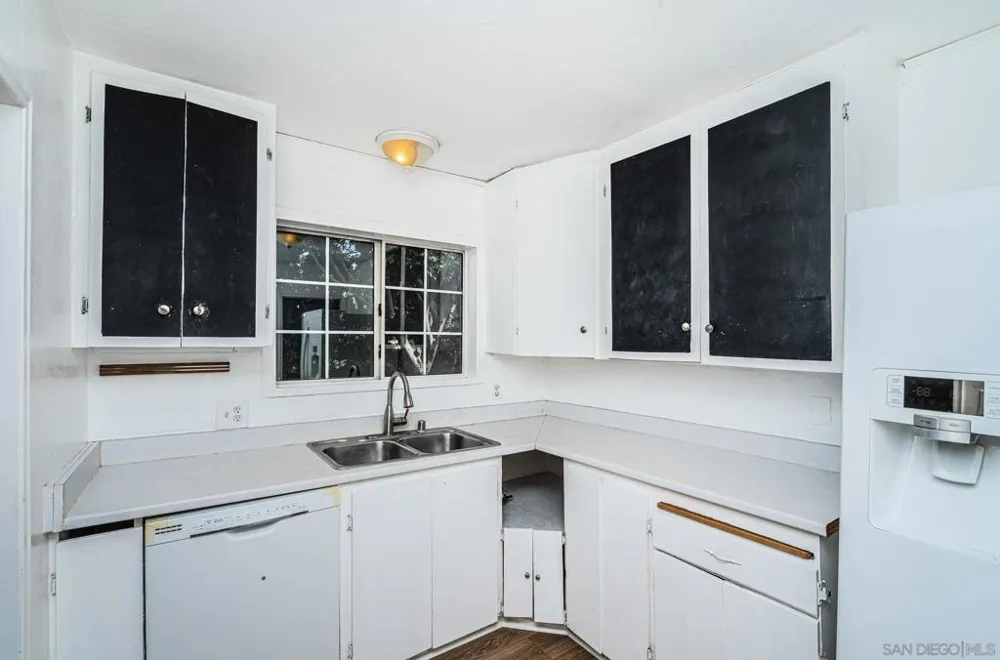 2559 Tuberose St San Diego, CA 92105