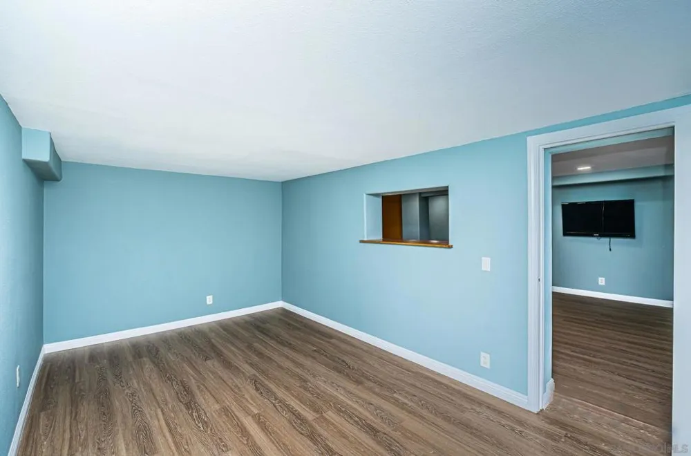 2559 Tuberose St San Diego, CA 92105