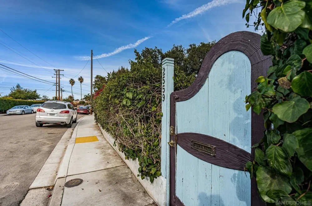 2559 Tuberose St San Diego, CA 92105