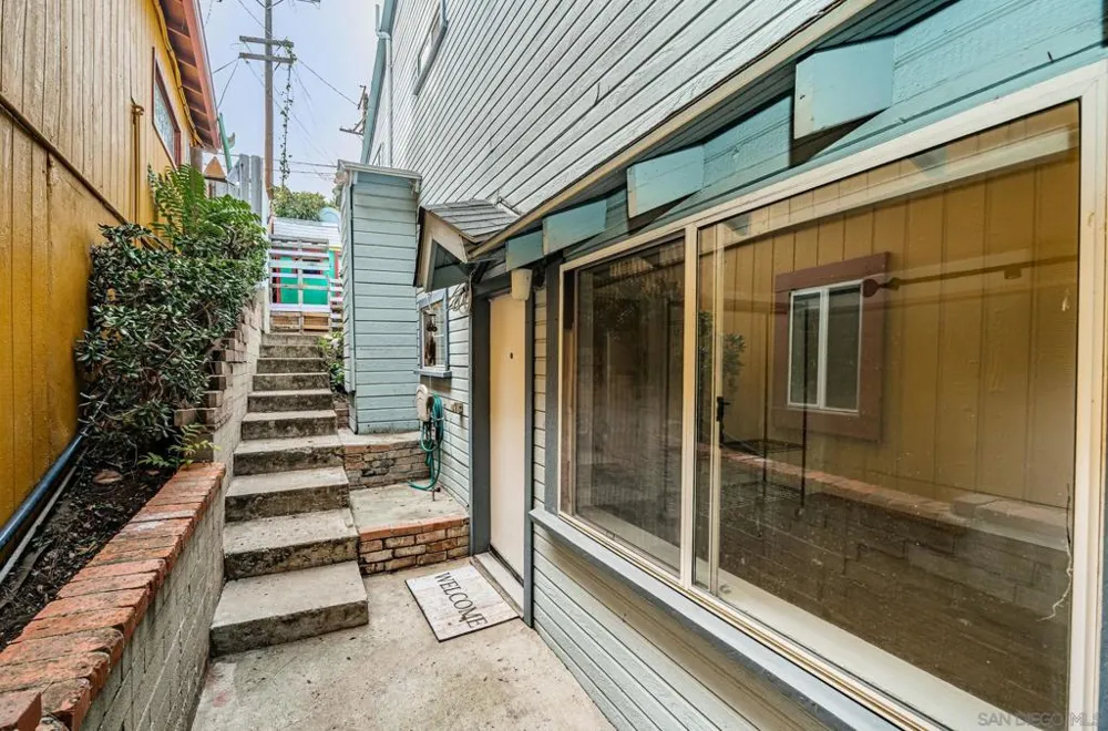 2559 Tuberose St San Diego, CA 92105