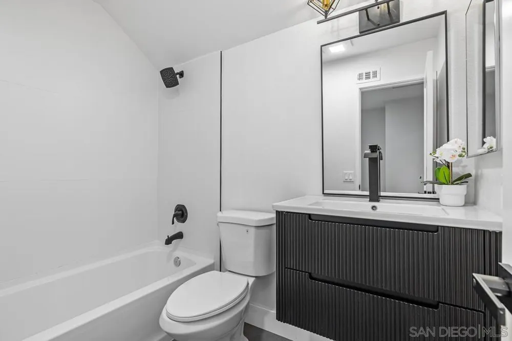 1594 Max Chula Vista, CA 91911